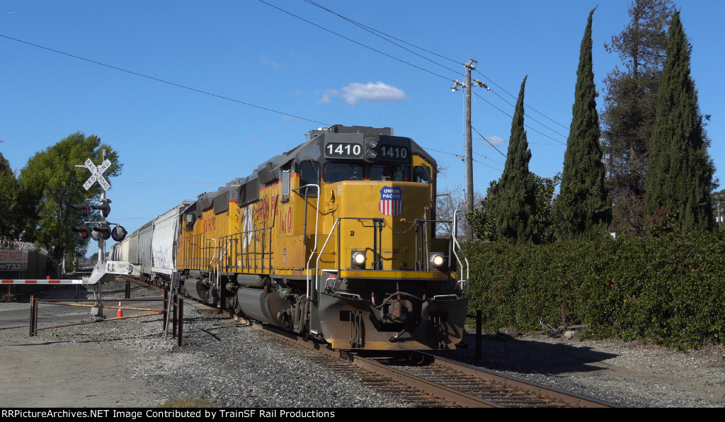 UP 1410 Leads the Mulford Local 